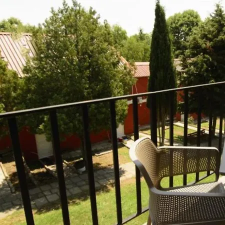 Village Aparthotel *