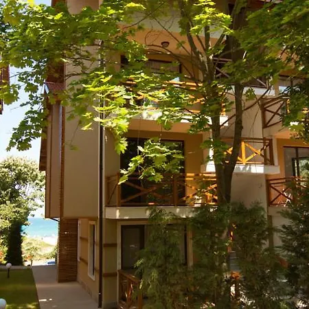 Village 3* لوزينيتس