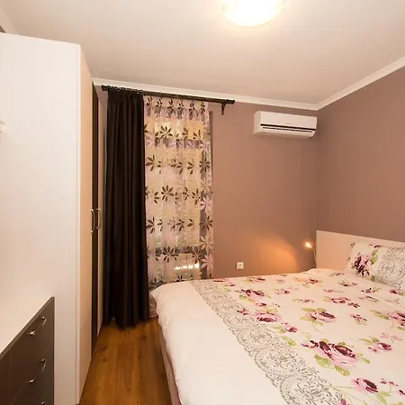 Aparthotel Village *