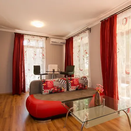 Aparthotel Village *