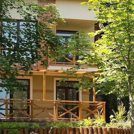 Village لوزينيتس