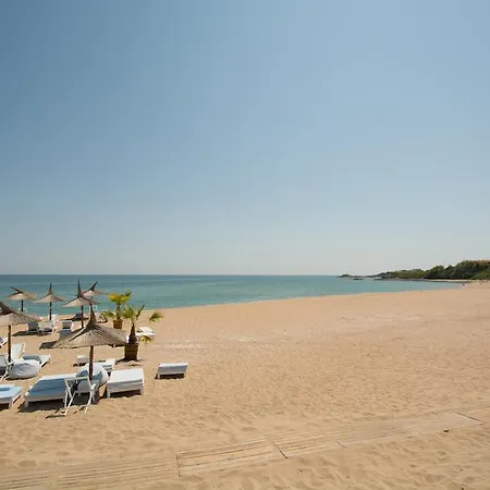 Aparthotel Village *